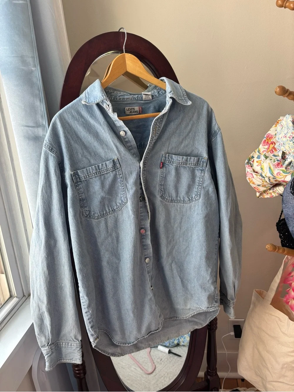 Levi's Light Wash Denim Shirt Jacket in Pale Blue